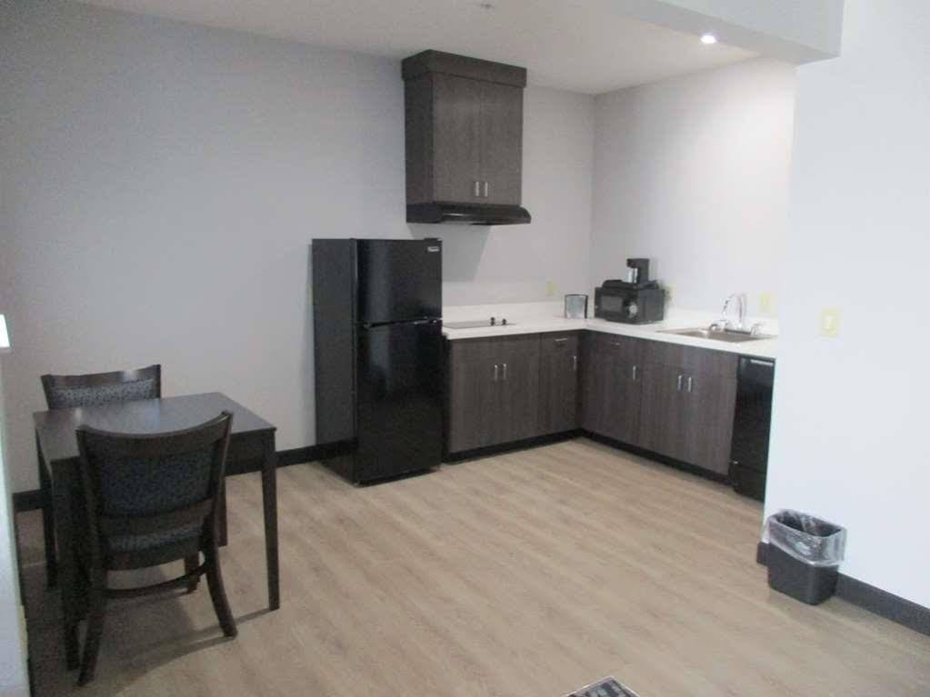 Фото Best Western Plus Lonestar Inn & Suites