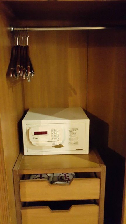 Фото Dynasty Inn Hotel