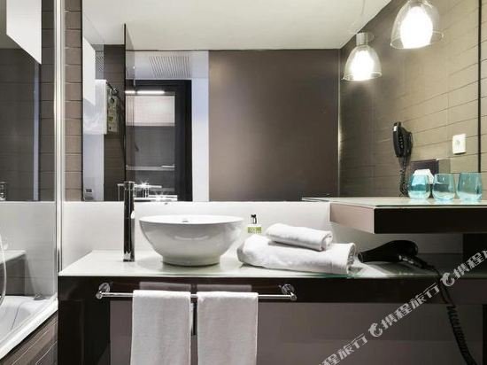 Фото Hotel Barcelona Condal Mar Affiliated by Meliá