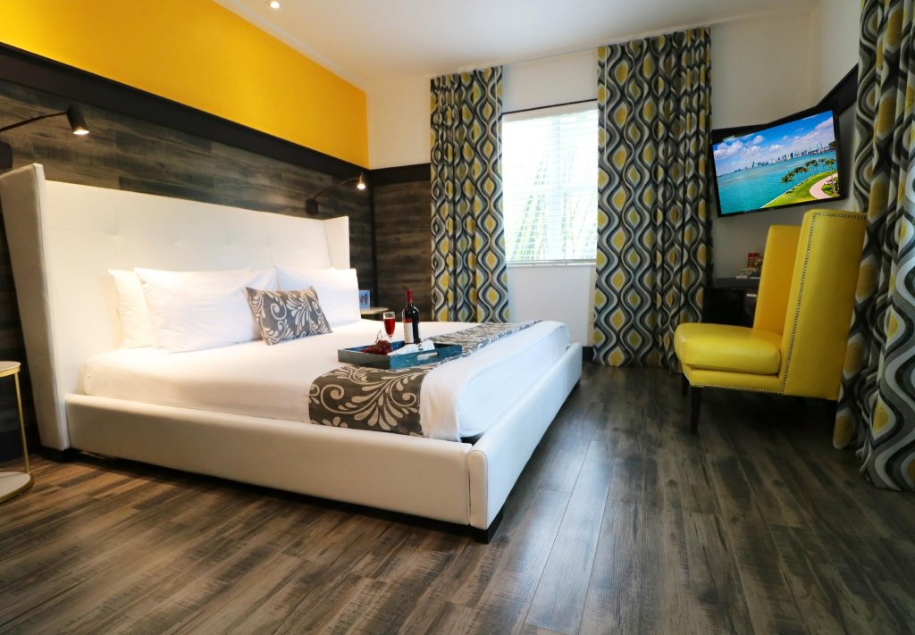 Фото Catalina Hotel & Beach Club