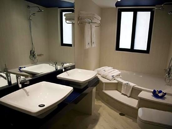 Фото Mediterranean Beach Resort