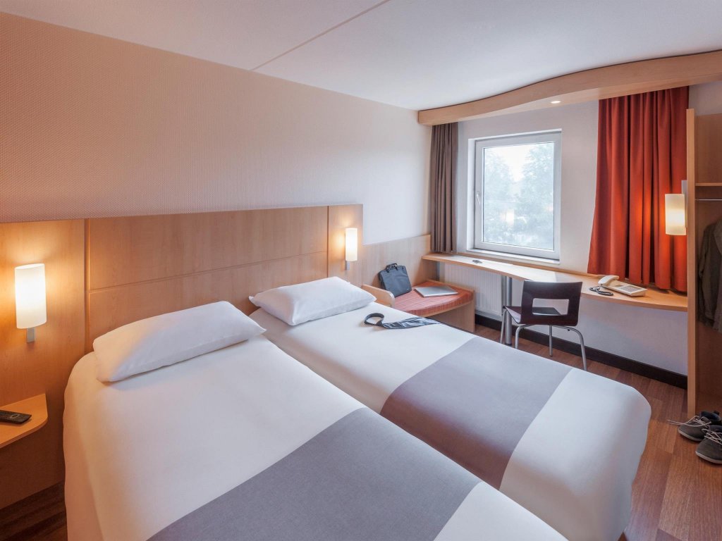 Фото отеля 2