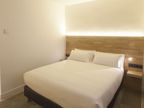 Фото Hotel A Pamplona