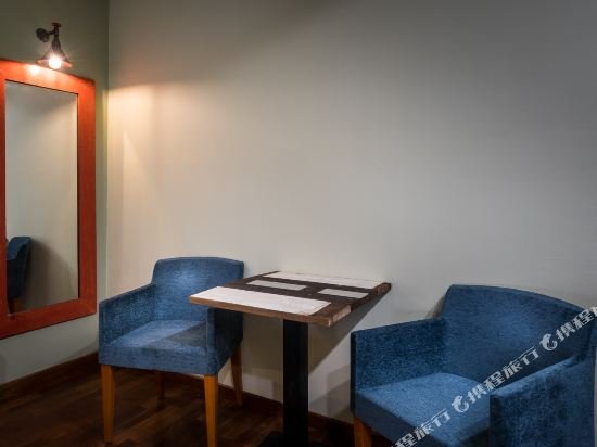 Фото Treasures Hotel and Suites