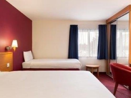 Фото Days Inn by Wyndham Peterborough