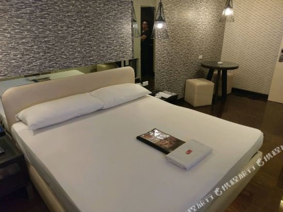 Фото Victoria Court Malate, Manila