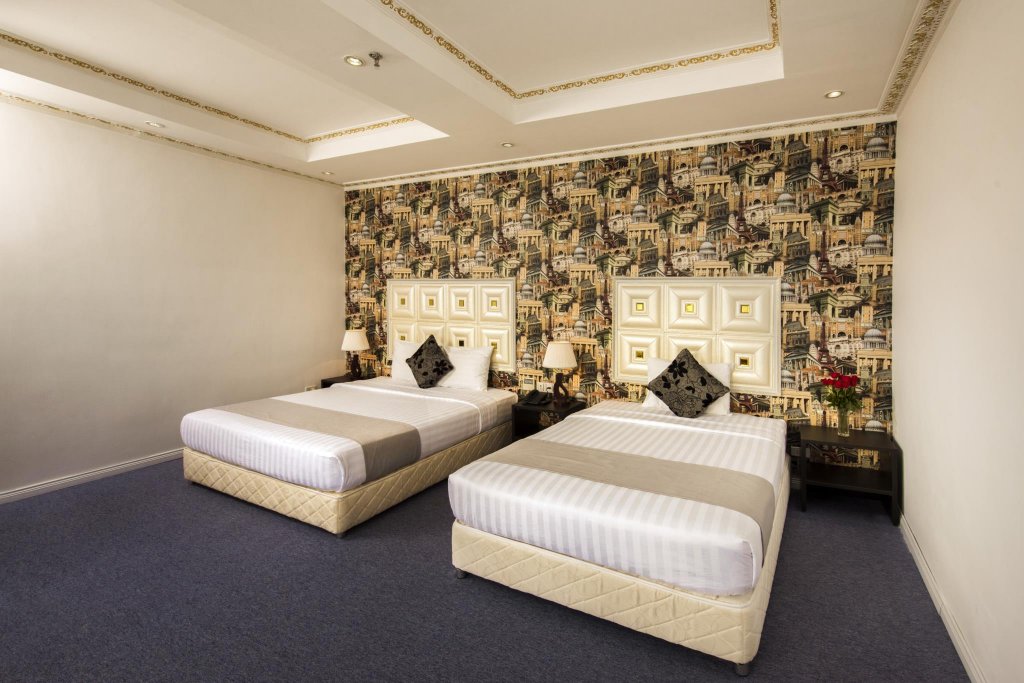 Фото Golden Crown Hotel