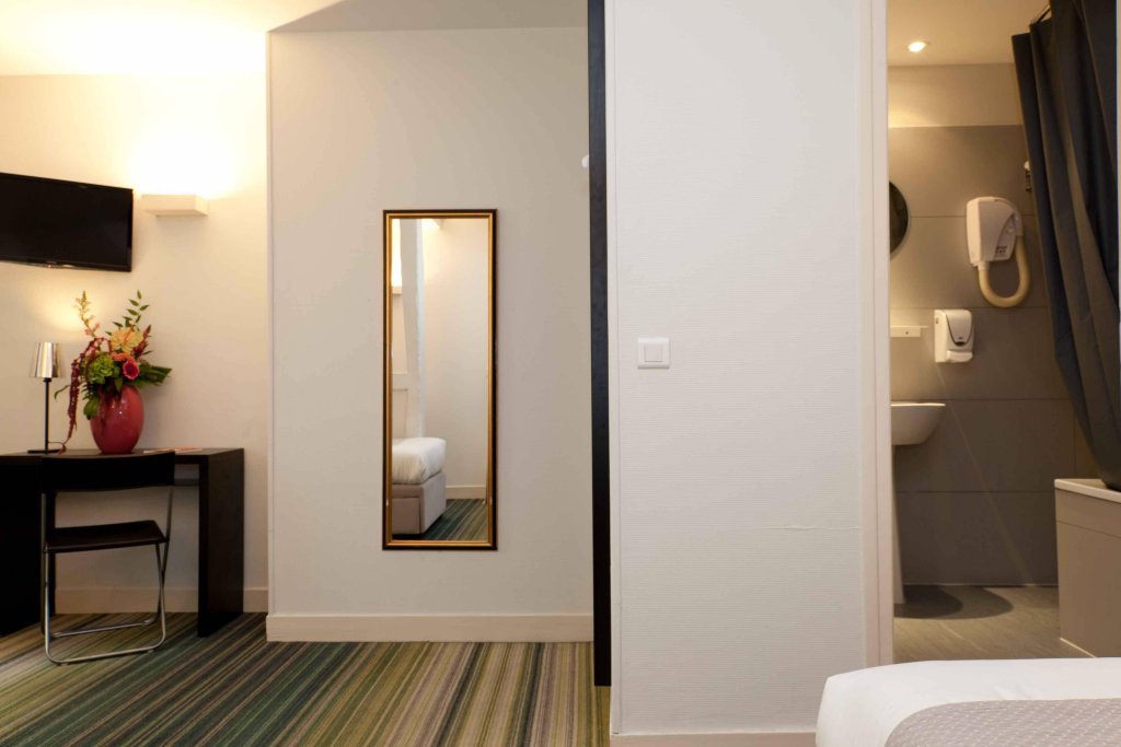 Фото The Originals Paris Hotel Lecourbe