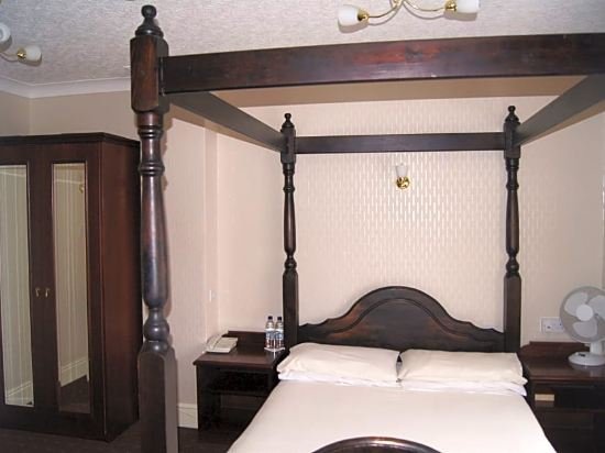 Фото The Castle Hotel Tamworth