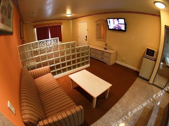 Фото Glen Capri Inn & Suites - Burbank Universal