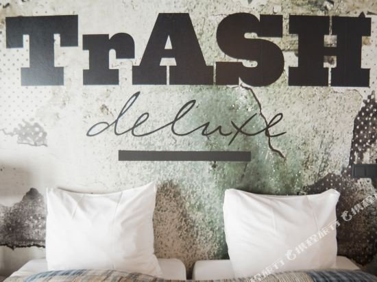 Фото Hotel Trash Deluxe
