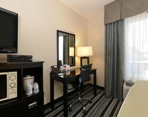 Фото Holiday Inn Express San Diego Airport - Old Town, an Ihg Hotel