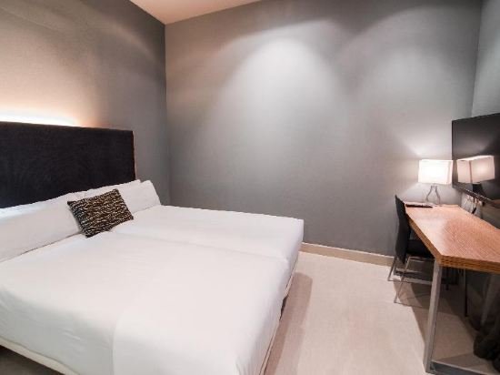 Фото Petit Palace Tres Cruces