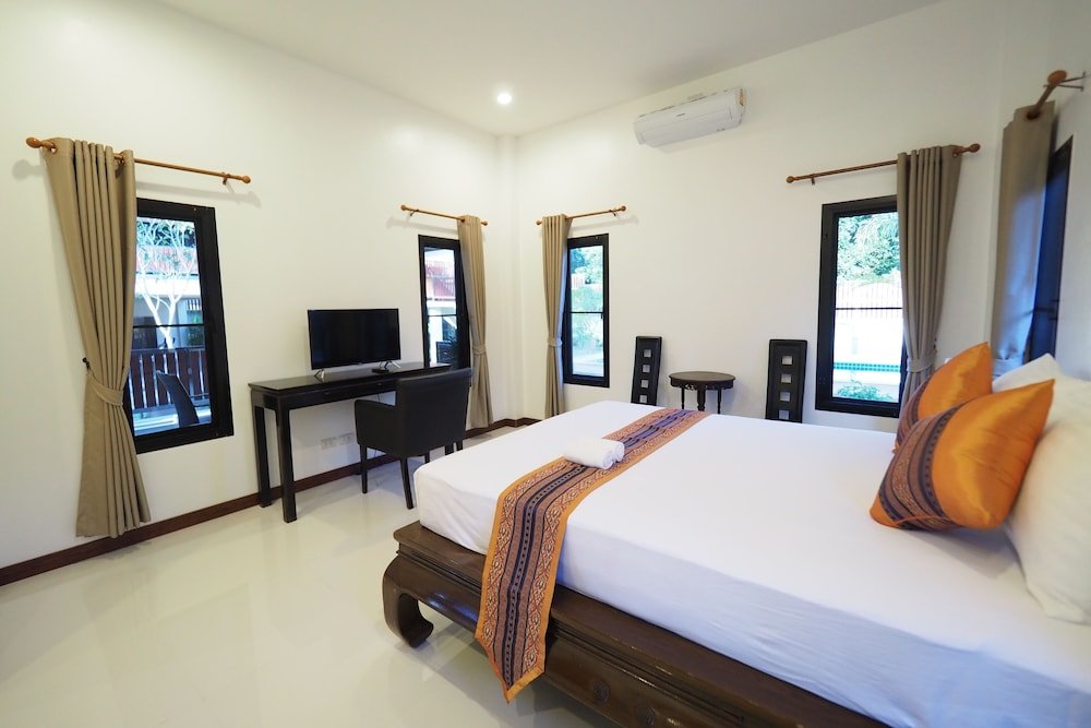 Фото Chanapha Residence