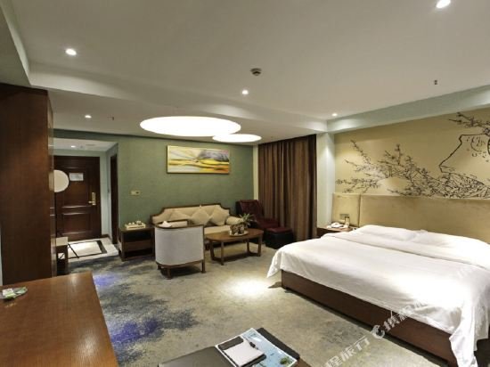 Фото Caifu Holiday Hotel