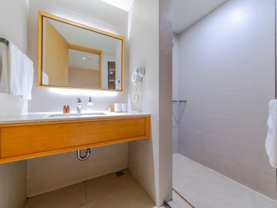 Фото Ji Hotel Guangzhou Tianhe East Railway Station