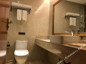 Гостиница Vienna Hotel Yueyang Huarong Avenue Branch