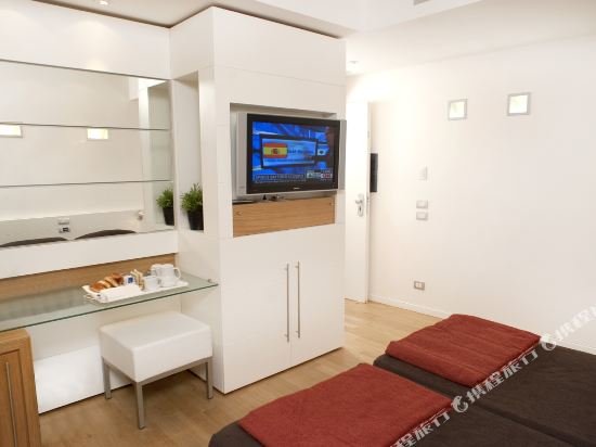 Фото Hotel White