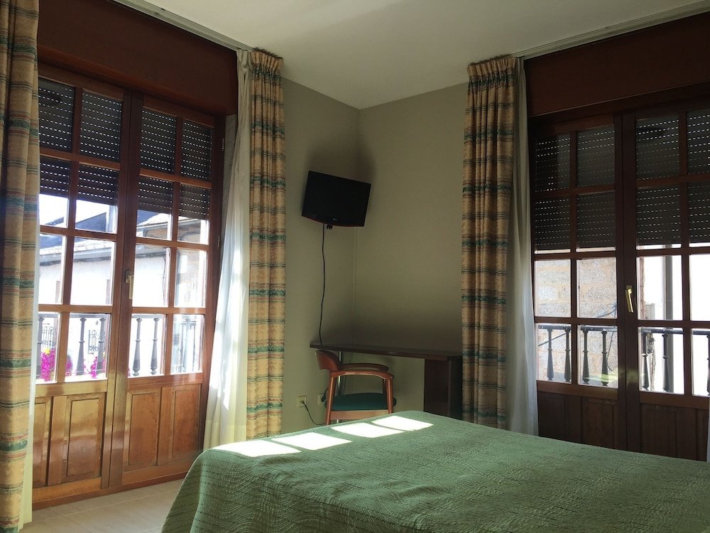 Фото Hostal Santa María