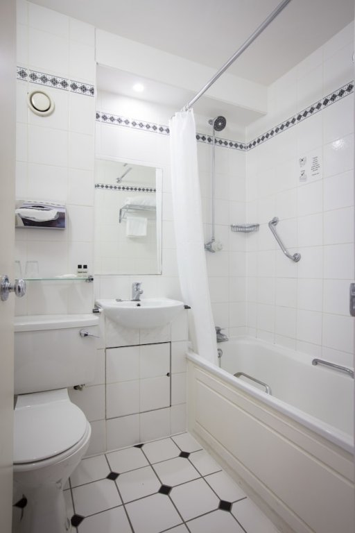 Фото Thistle London Heathrow T5