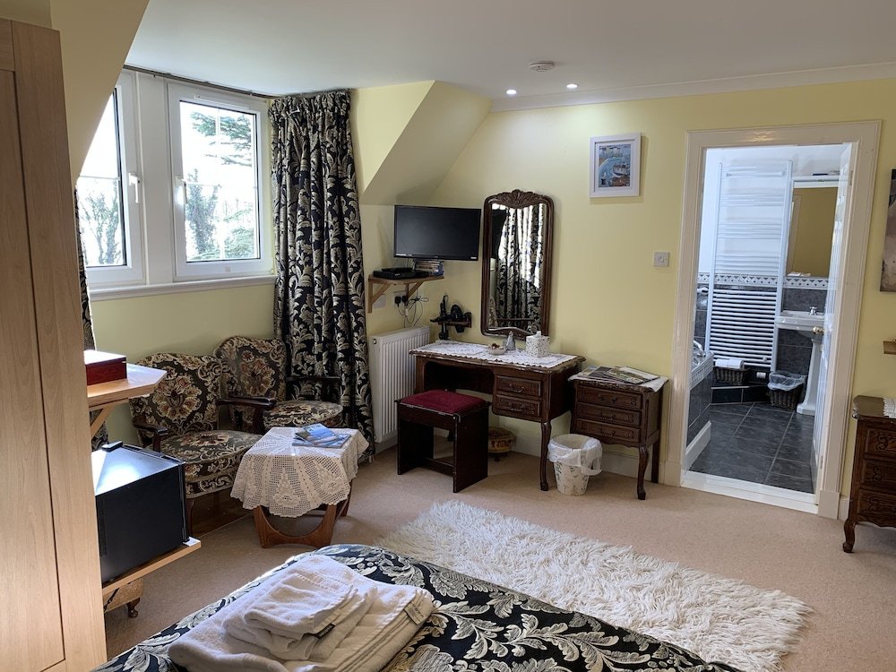 Фото Old Drynie House