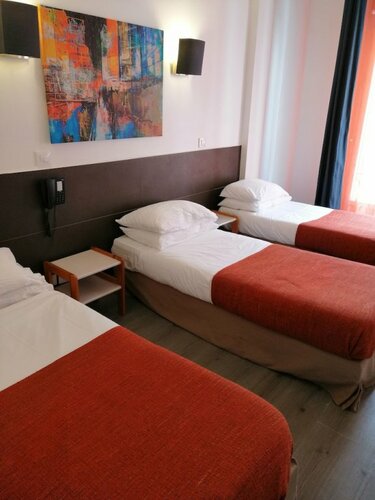 Внешний вид отеля Brit Hotel Colbert Juan les Pins в Антибе, фото 4