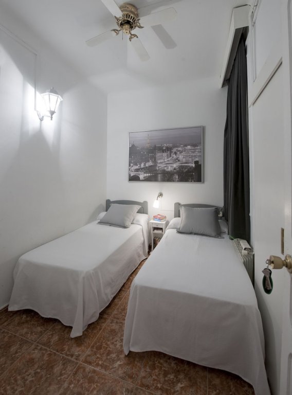 Фото Hostal Lleida