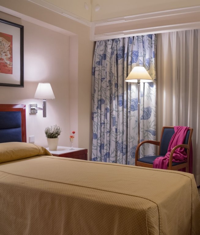 Фото Mediterranean Hotel