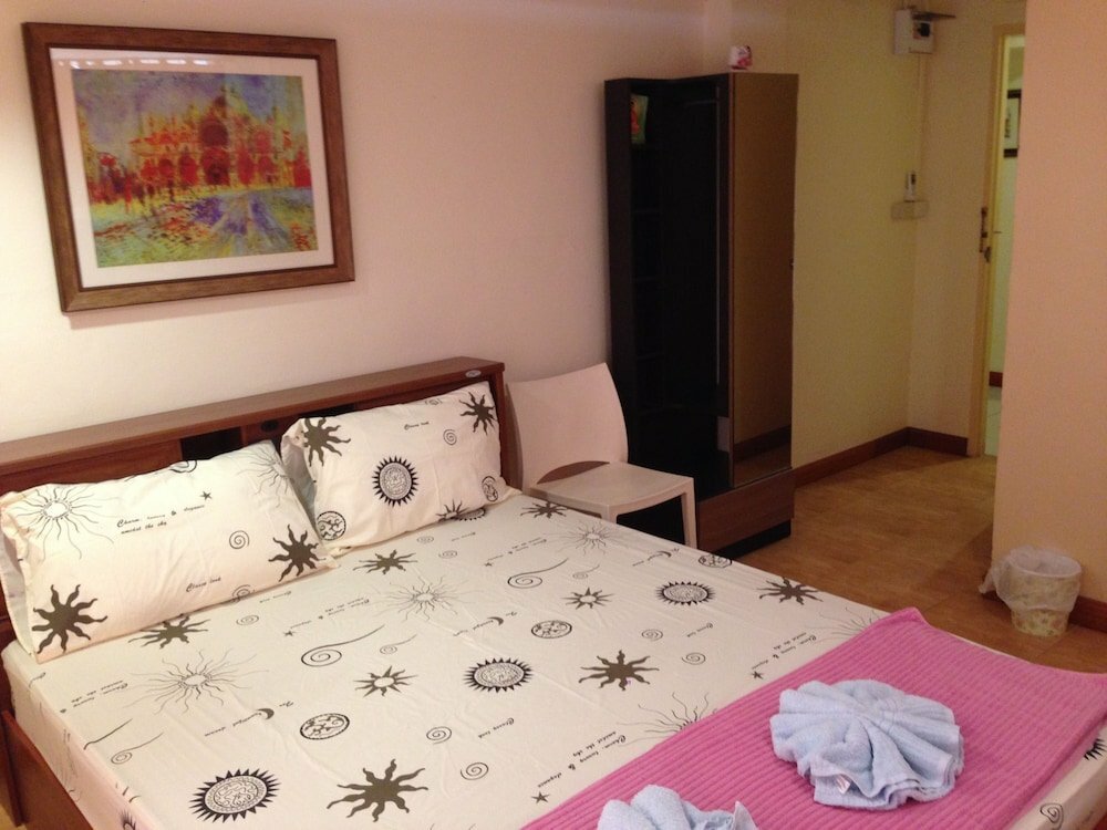 Hotel Supatara Place 2, Bangkok, photo