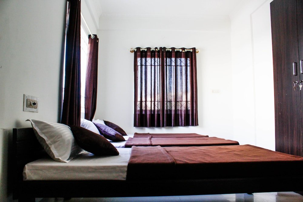 Фото Transit Dorms - A Backpackers Inn & Hostel