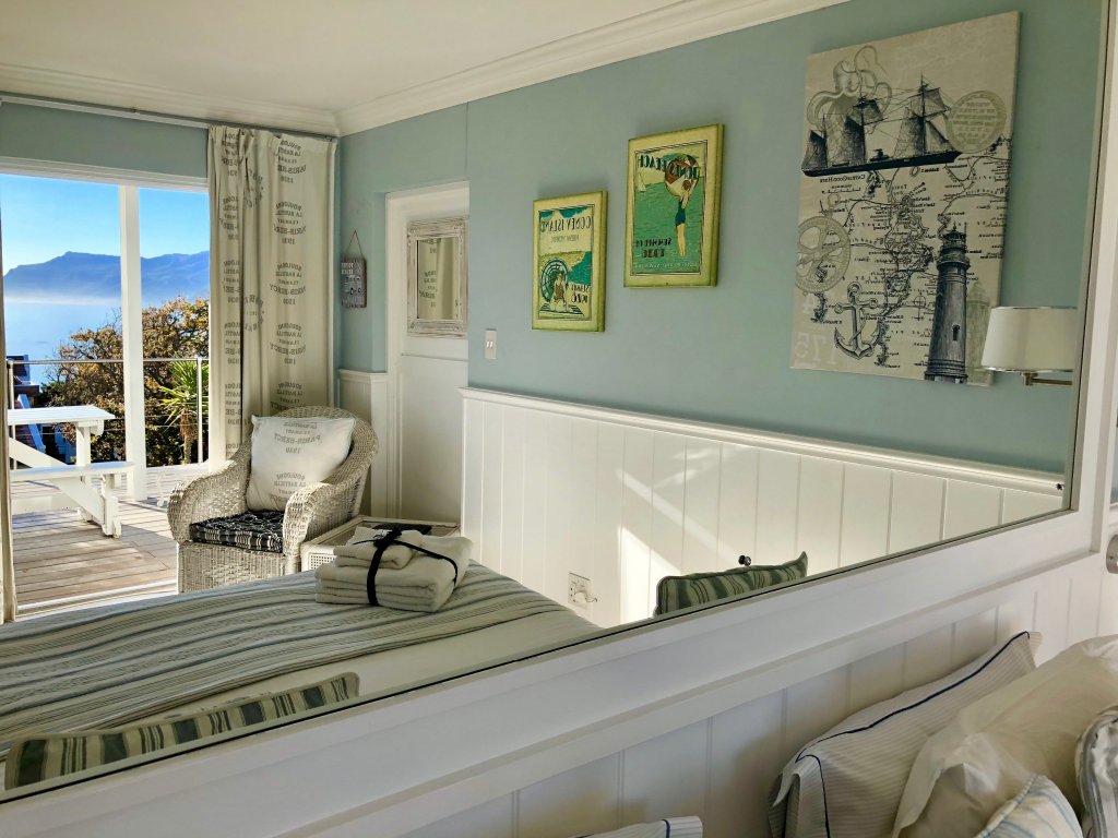 Фото A Boat House