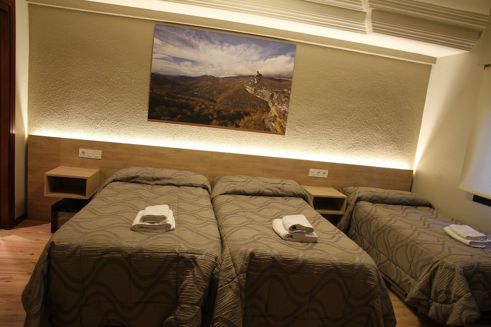 Hotel Hostal Acella, Pamplona, photo