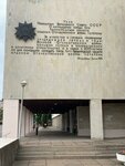 Мемориальная надпись в честь награждения орденом Отечественной войны I степени города Луги (prospekt Kirova, 73) ، لافتة تاريخية، حجر أساس