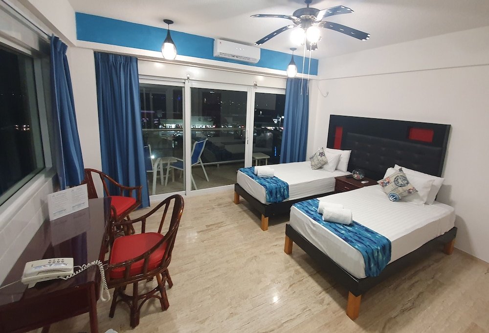 Фото Paradise Beachfront & Nightlife Heart