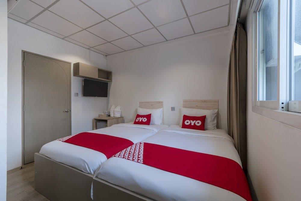 Фото Oyo 982 Charurat Suite