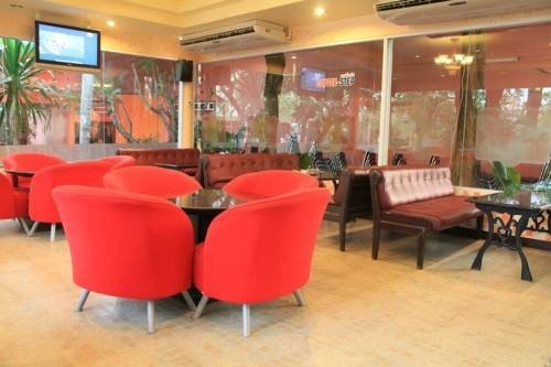 Фото The Park Hotel