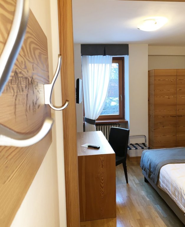 Фото Croux Hotel