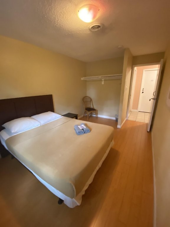 Фото West Queen West Hotel