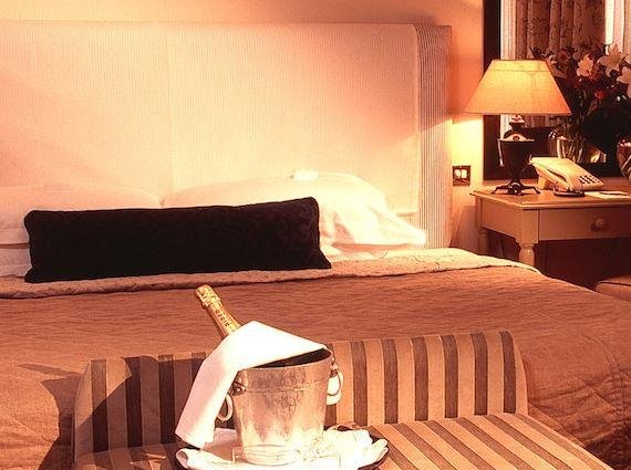 Фото Kingston Lodge Hotel