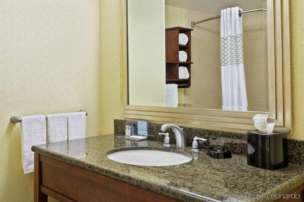 Фото Hampton Inn & Suites Orlando Airport @ Gateway Village