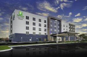 Holiday Inn Express & Suites Fort Myers Airport, an Ihg Hotel