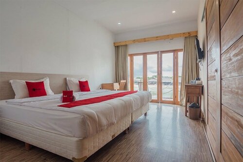 Гостиница RedDoorz near Pantai Coastarina Batam