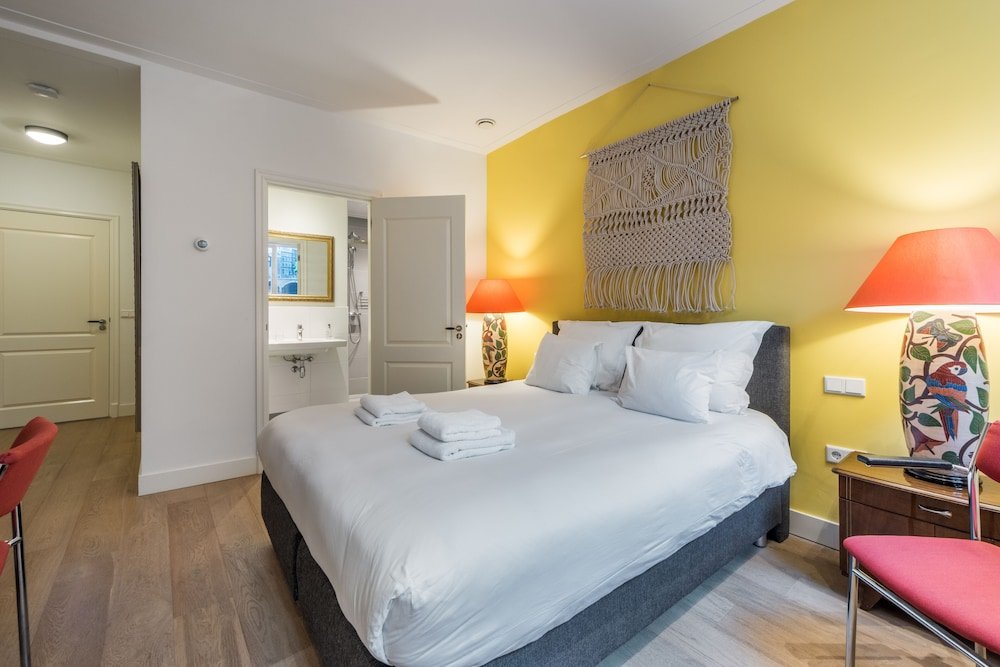 Фото The Old Lady