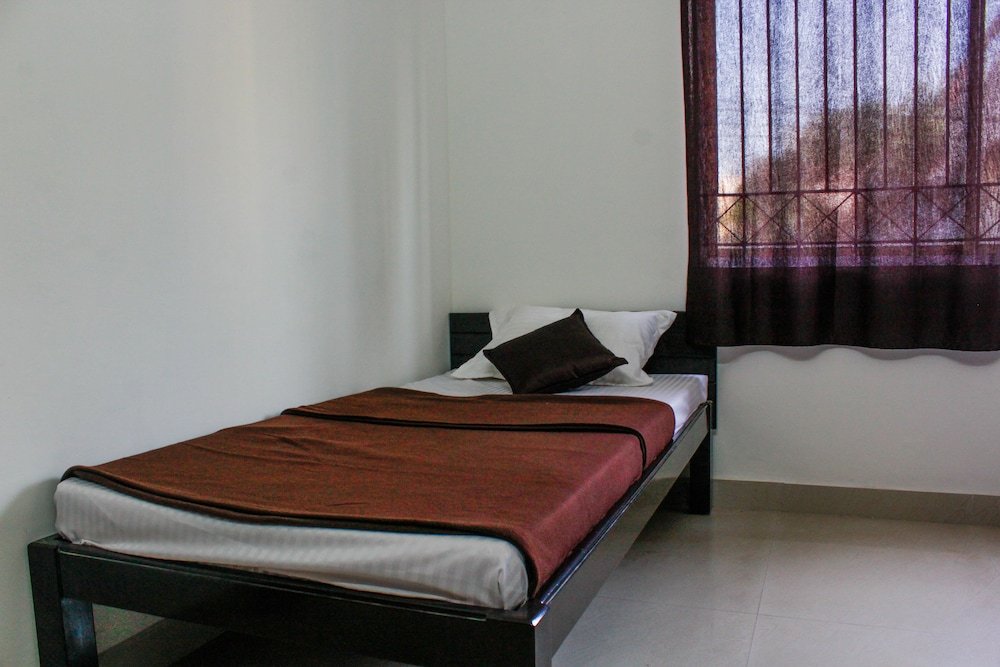 Фото Transit Dorms - A Backpackers Inn & Hostel