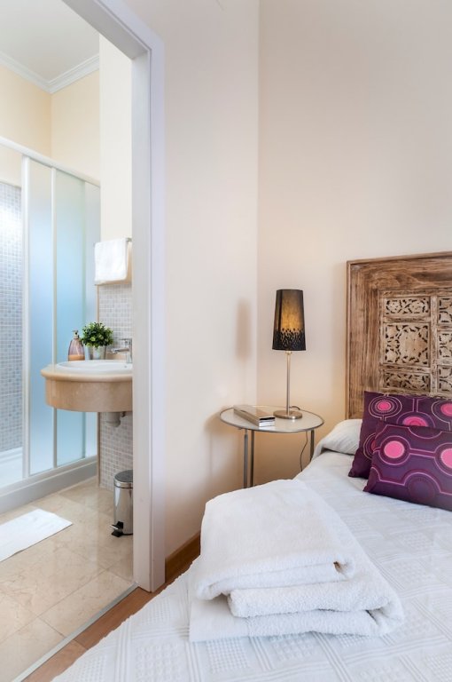 Фото Brand New 2 Bd Apartment Near Cathedral - Vinuesa II