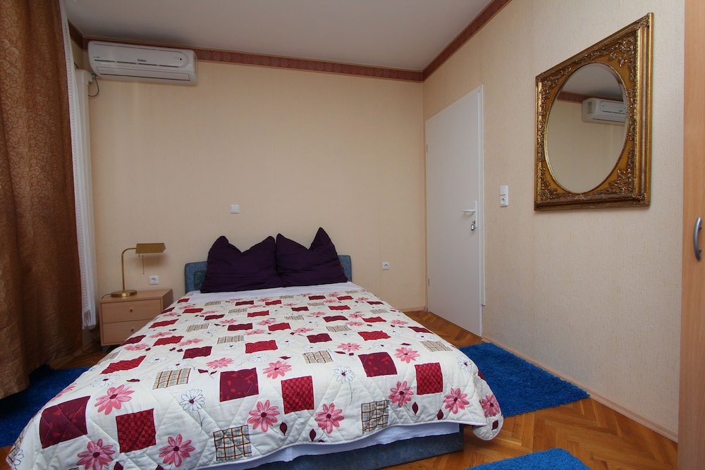 Фото Rooms and apartments Sally