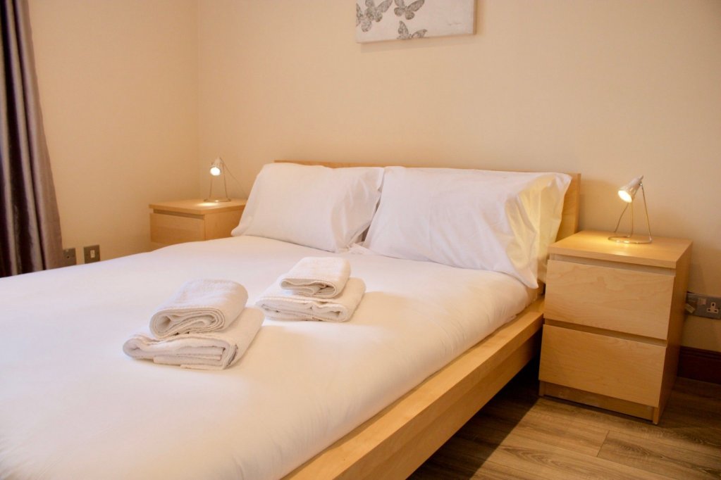 Фото Beautiful 2 Bedroom Flat In Converted Distillery