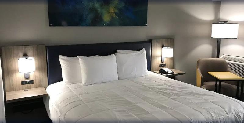 Фото Clarion Pointe Okc Airport