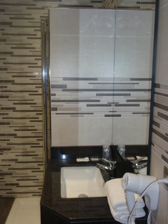 Фото Hampton Inn Boston - Logan Airport