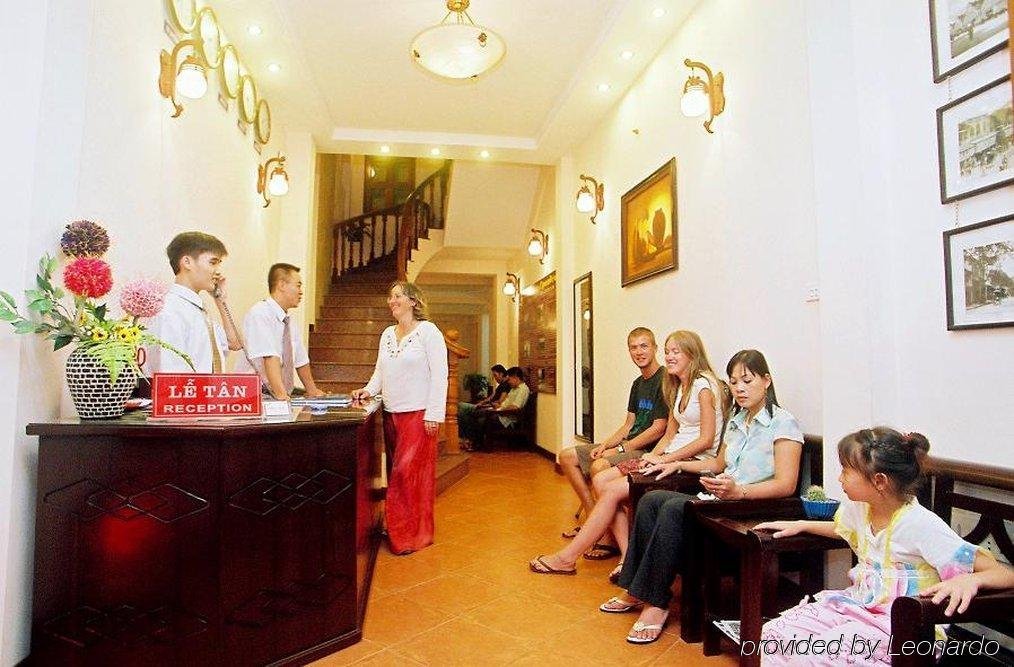 Фото Holiday Emerald Hotel